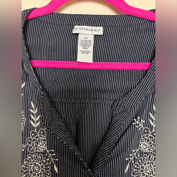 Catherines Black & White Pinstripe Floral Embroidered Button Down Tunic Top 2X - Picture 6 of 6